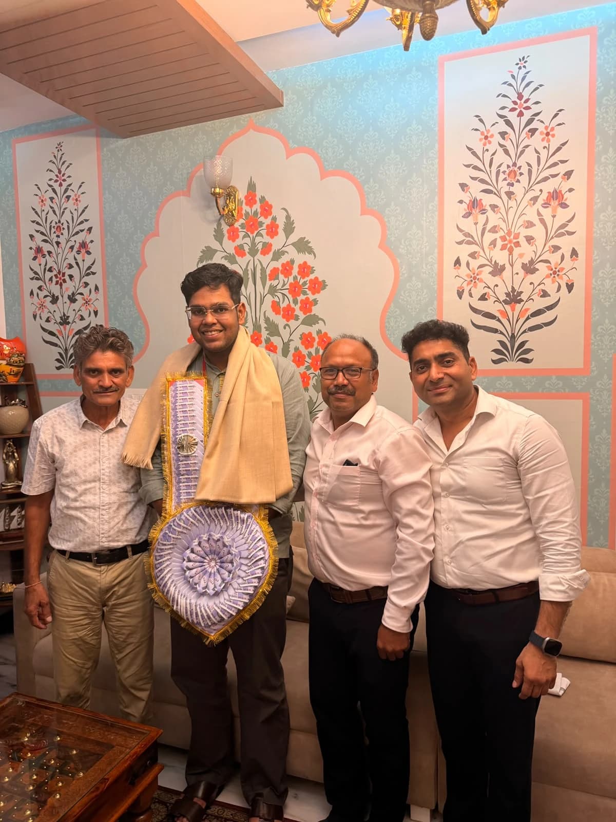A group photograph from the felicitation celebrating Akansh Dhull’s achievement.